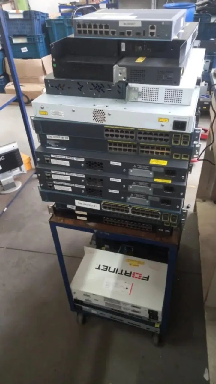 Lote com 42 switches e equipamentos de rede - Foto 2