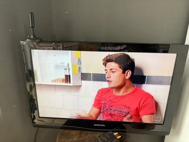 Televisão 37 polegadas Samsung  Precisa de conversor digital 