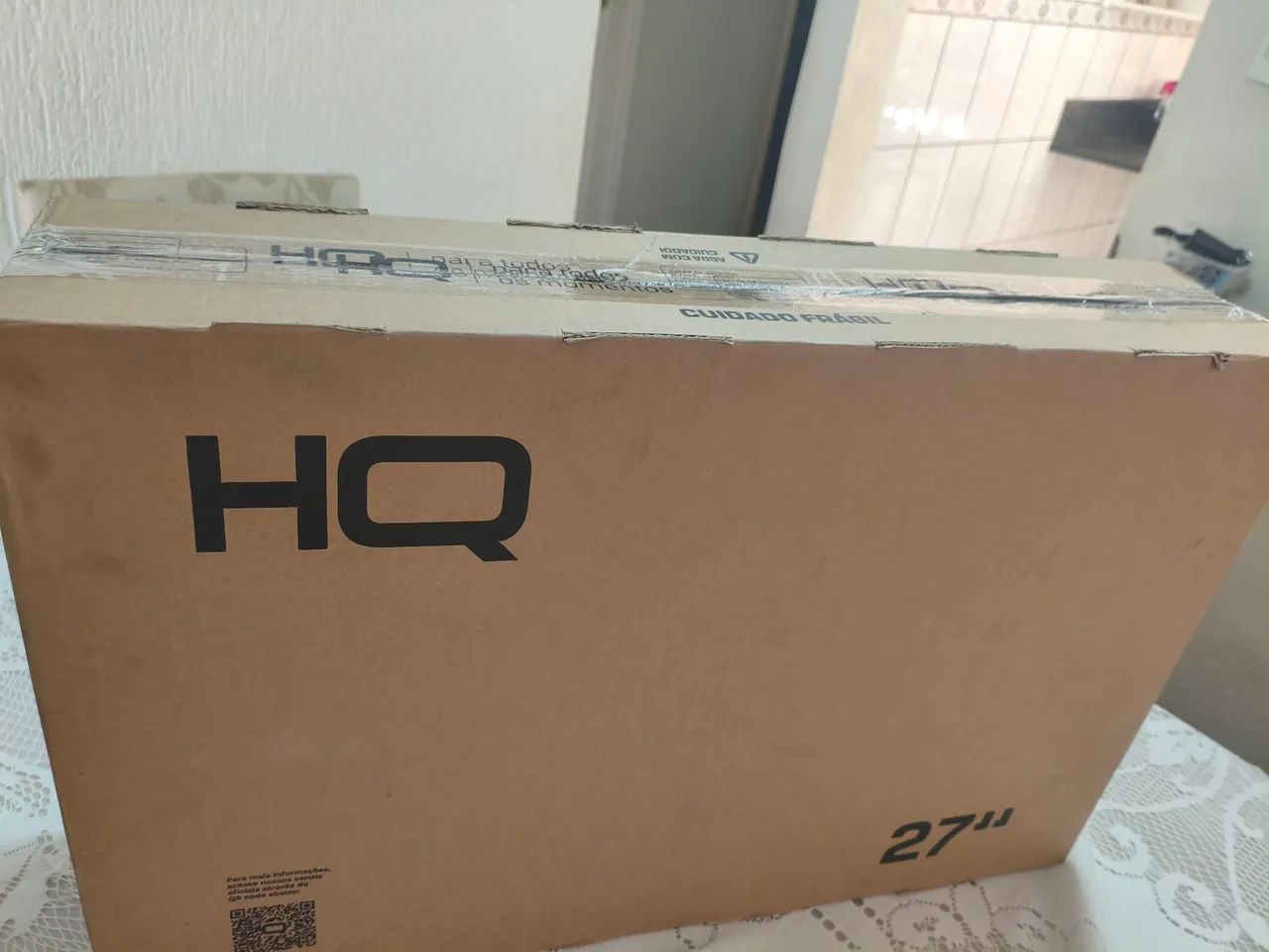  monitor HQ de 27", Full HD, 100 Hz, com DisplayPort e HDMI.