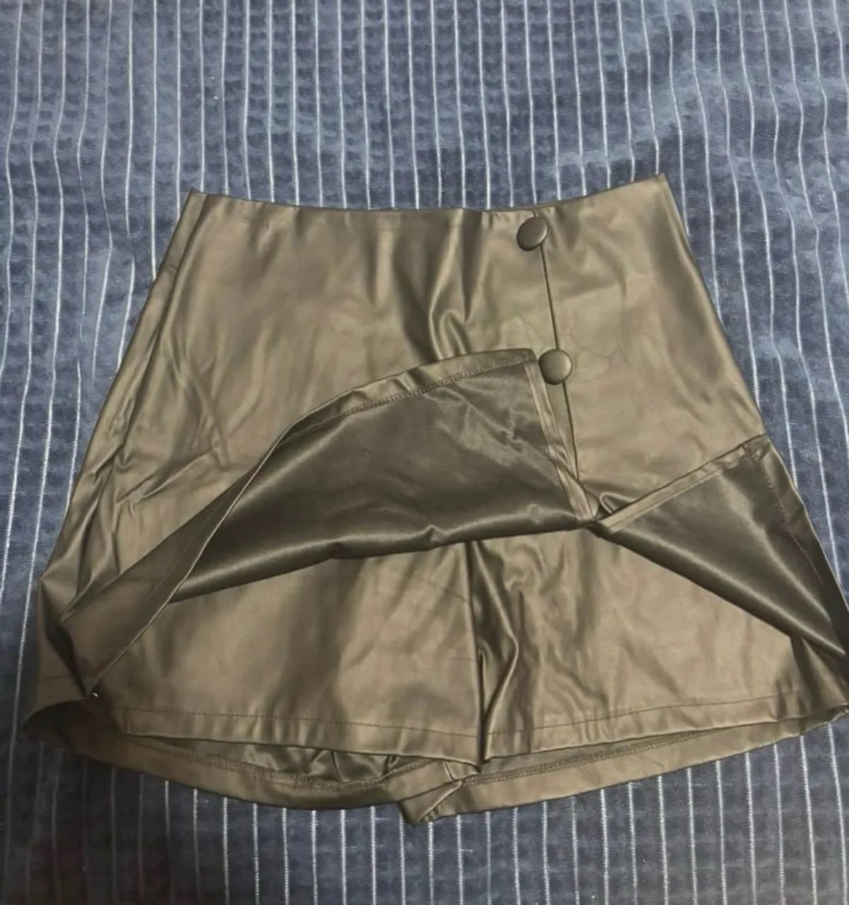Vendo short saia de couro  - Foto 2