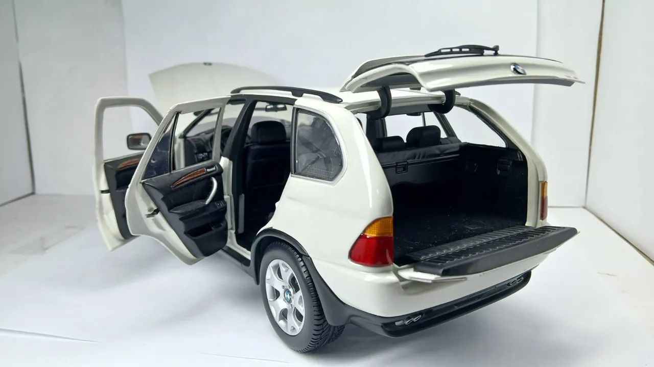 Miniatura BMW X5 4.4 1/18 Kyosho - Hobbies e coleções - Vila Santa