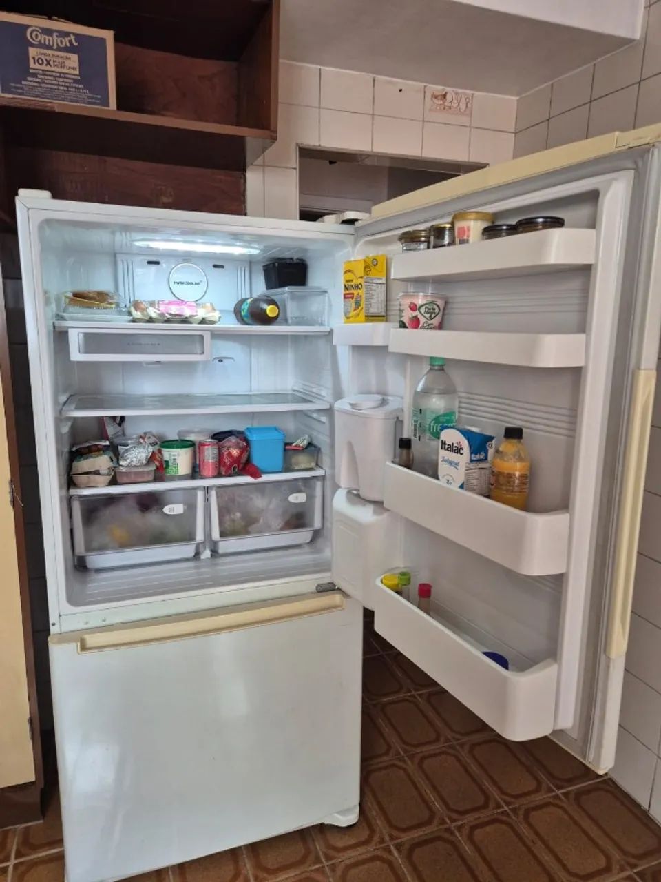 Geladeira Samsung Inverse Frost Free Inverter 110v c/ Dispenser de água na porta - Foto 2