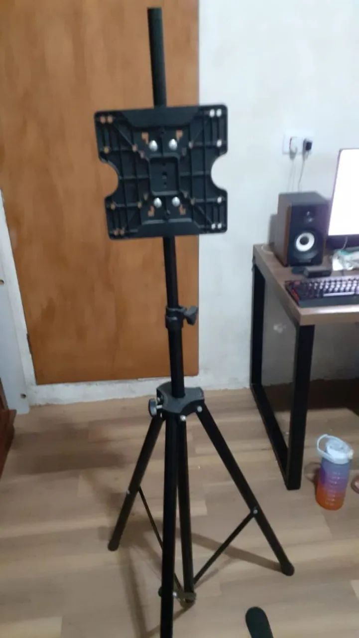 Tripé para TV