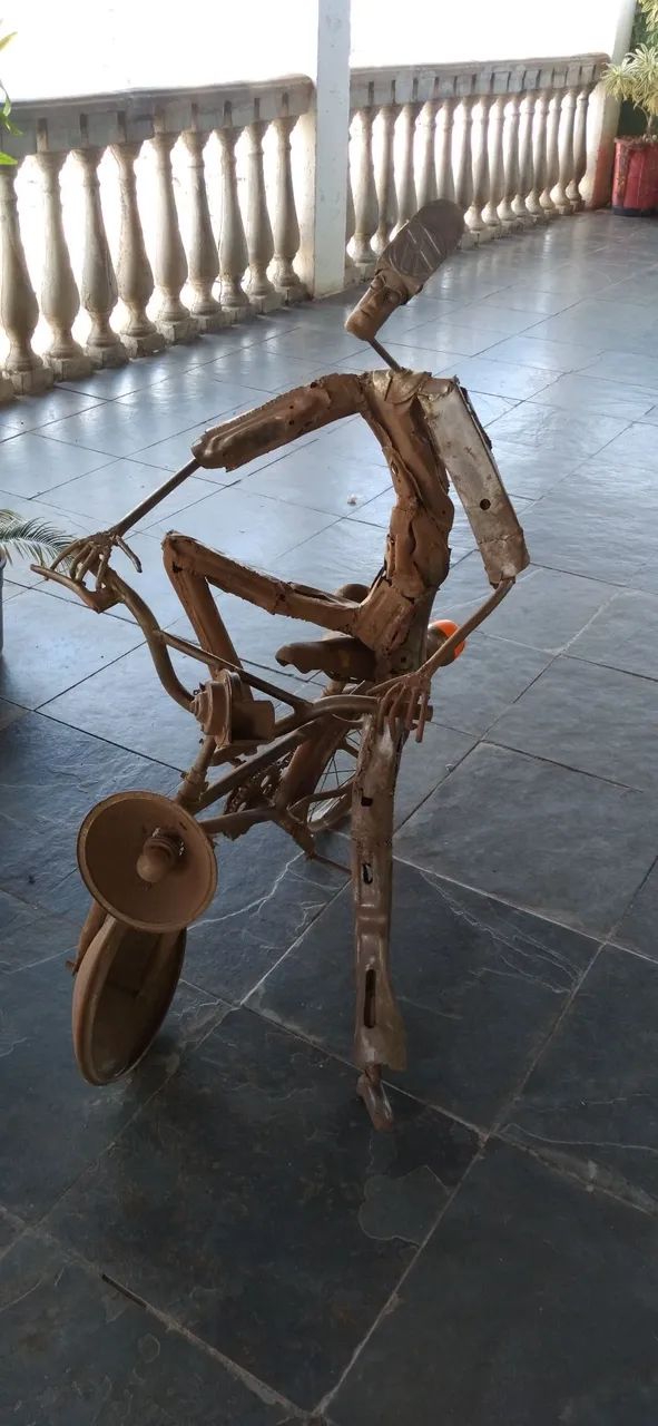 Esculturas  de sucatas - Foto 2