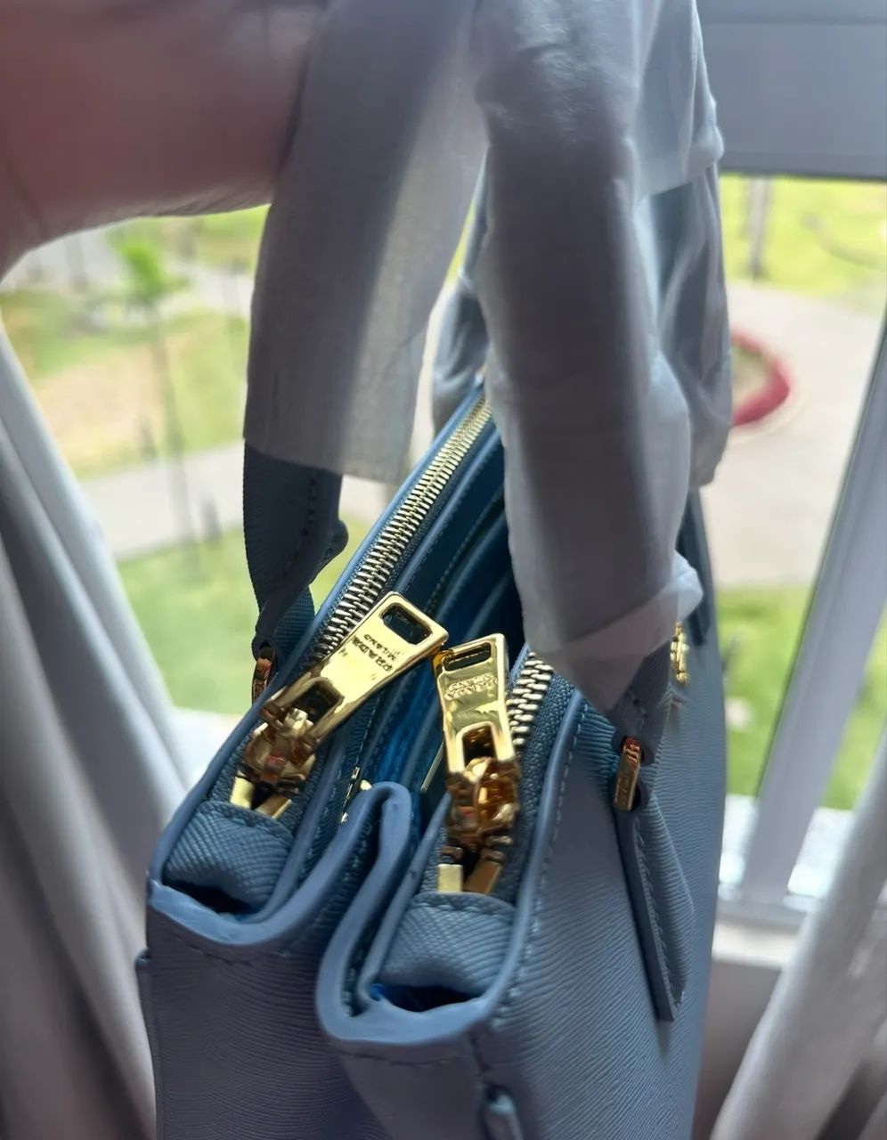 Bolsa em couro prada Saffiano azul bebê  - Foto 3