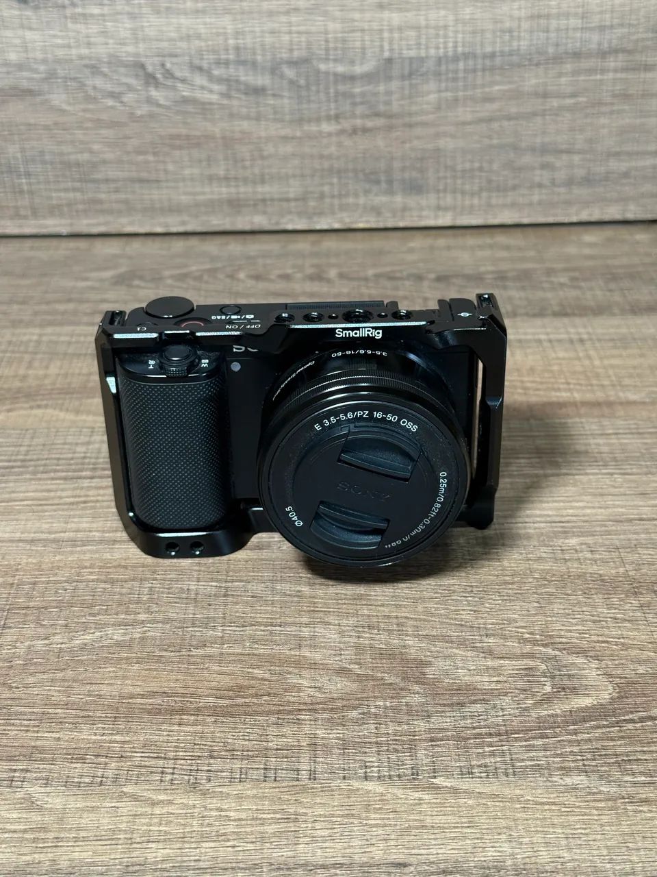 CÂMERA SONY ZVE10 + LENTE KIT 16-50mm - VENDER HOJE  - Foto 3