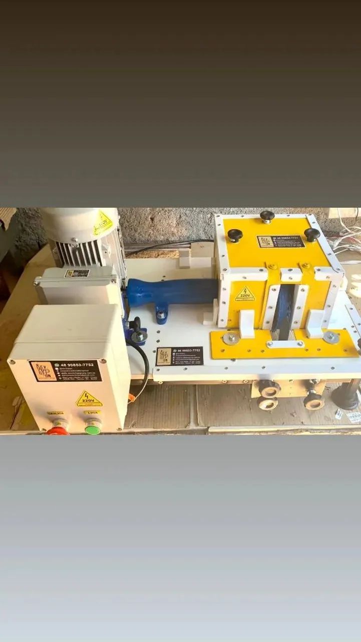 Máquina descascar coco seco