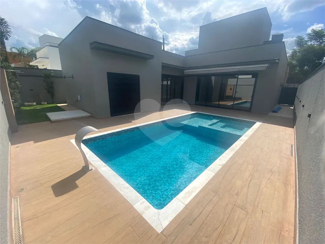 Casa no Alphaville 4 com 3 suítes e 1 escritório para locação - Foto 2