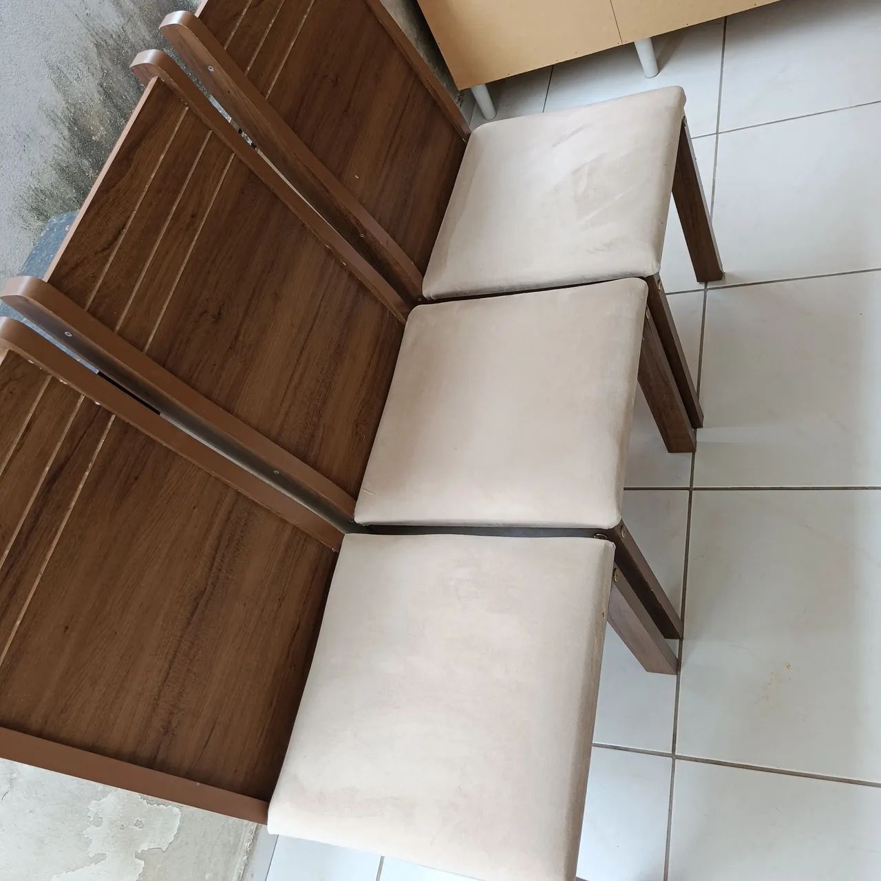 Mesa com 6 cadeiras , vendo ou troco por uma geladeira 