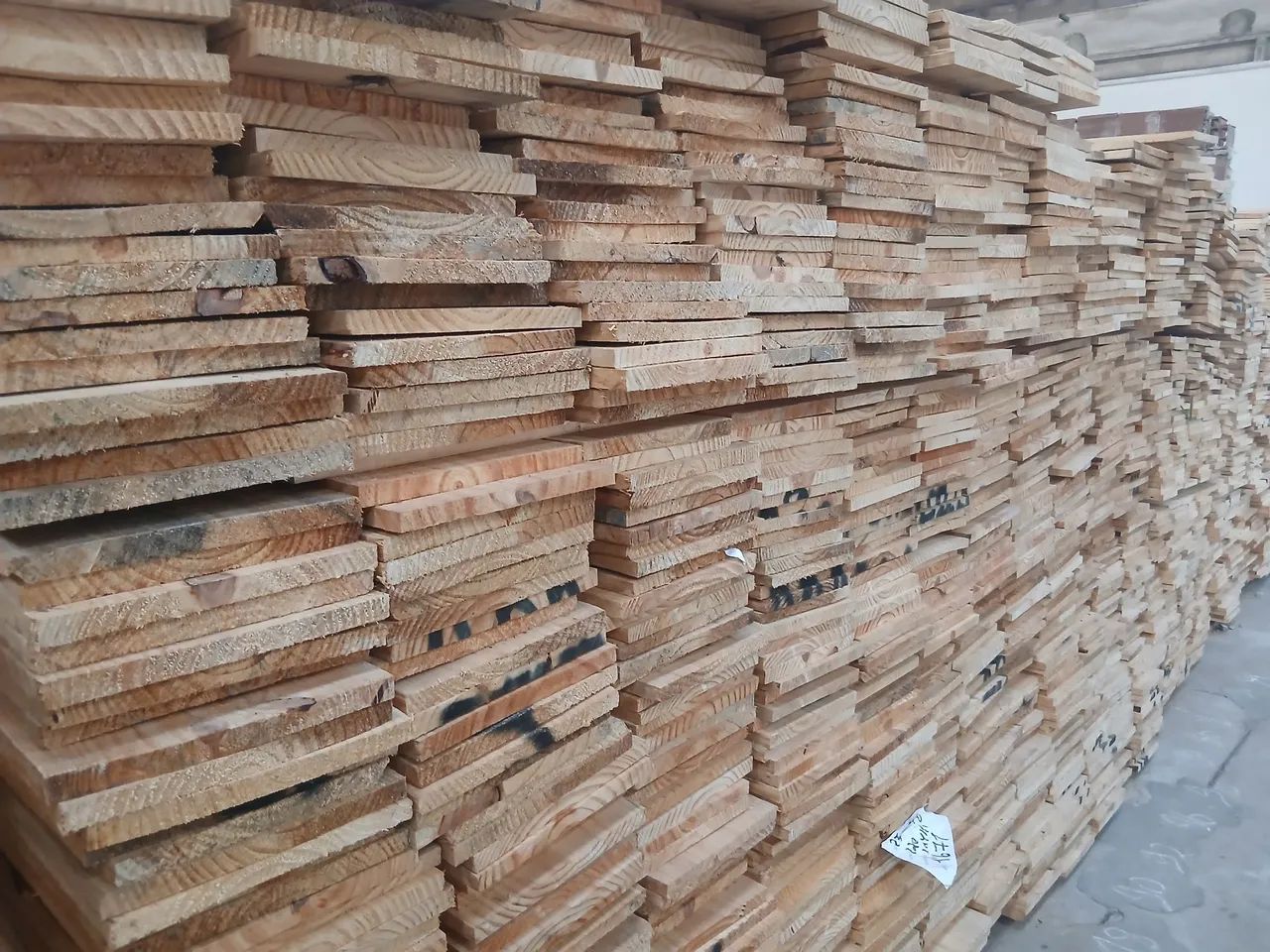 Tábuas e madeiras para construção  - Foto 2