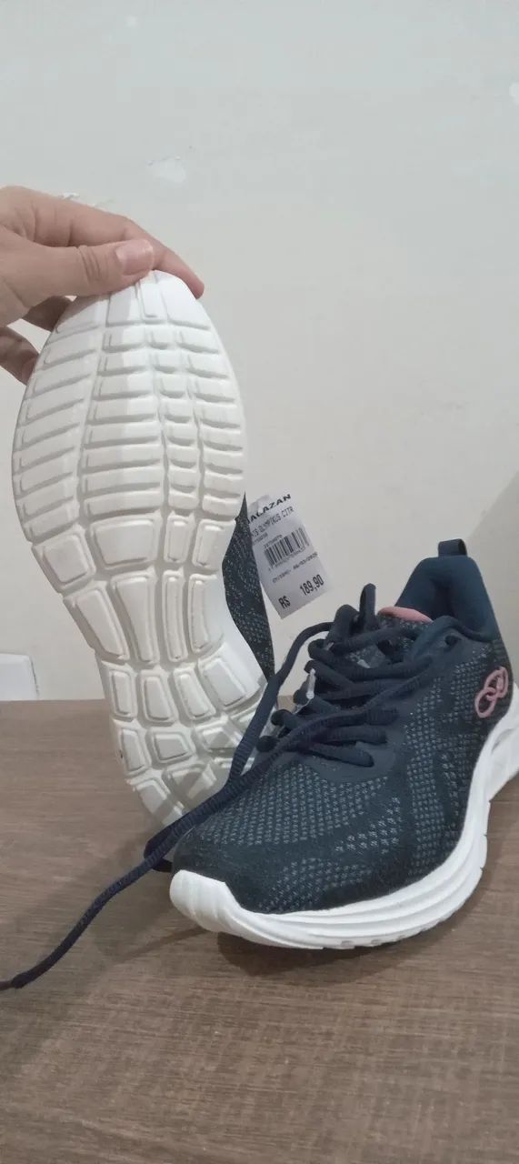 Tenis de corrida e academia