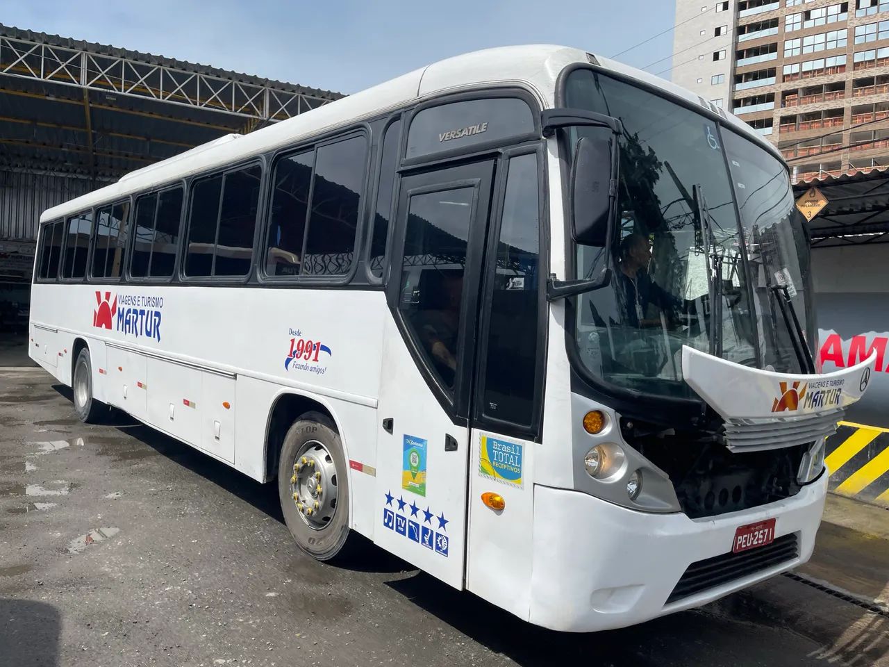 Ônibus 48 lugares COMIL ano 2012. M BENZ 