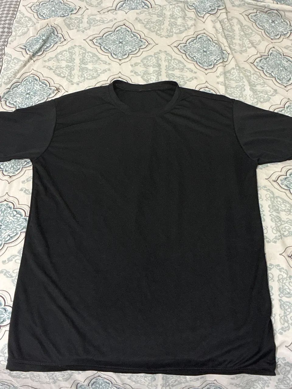 Camisa preta de compressão sem estampa
