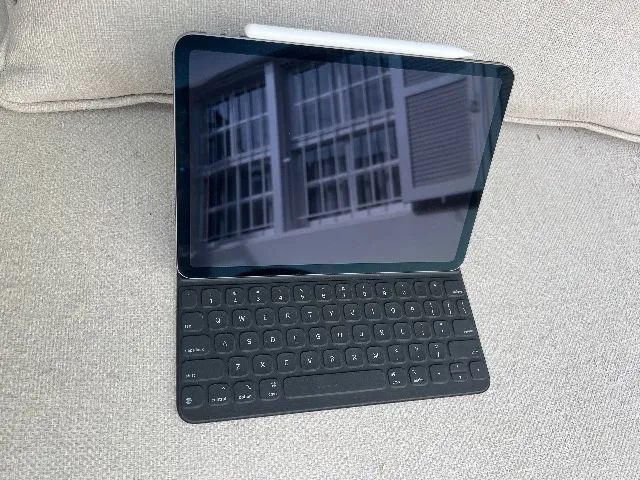iPad Air 5a geração + Apple Pencil + Capa com teclado - Foto 3