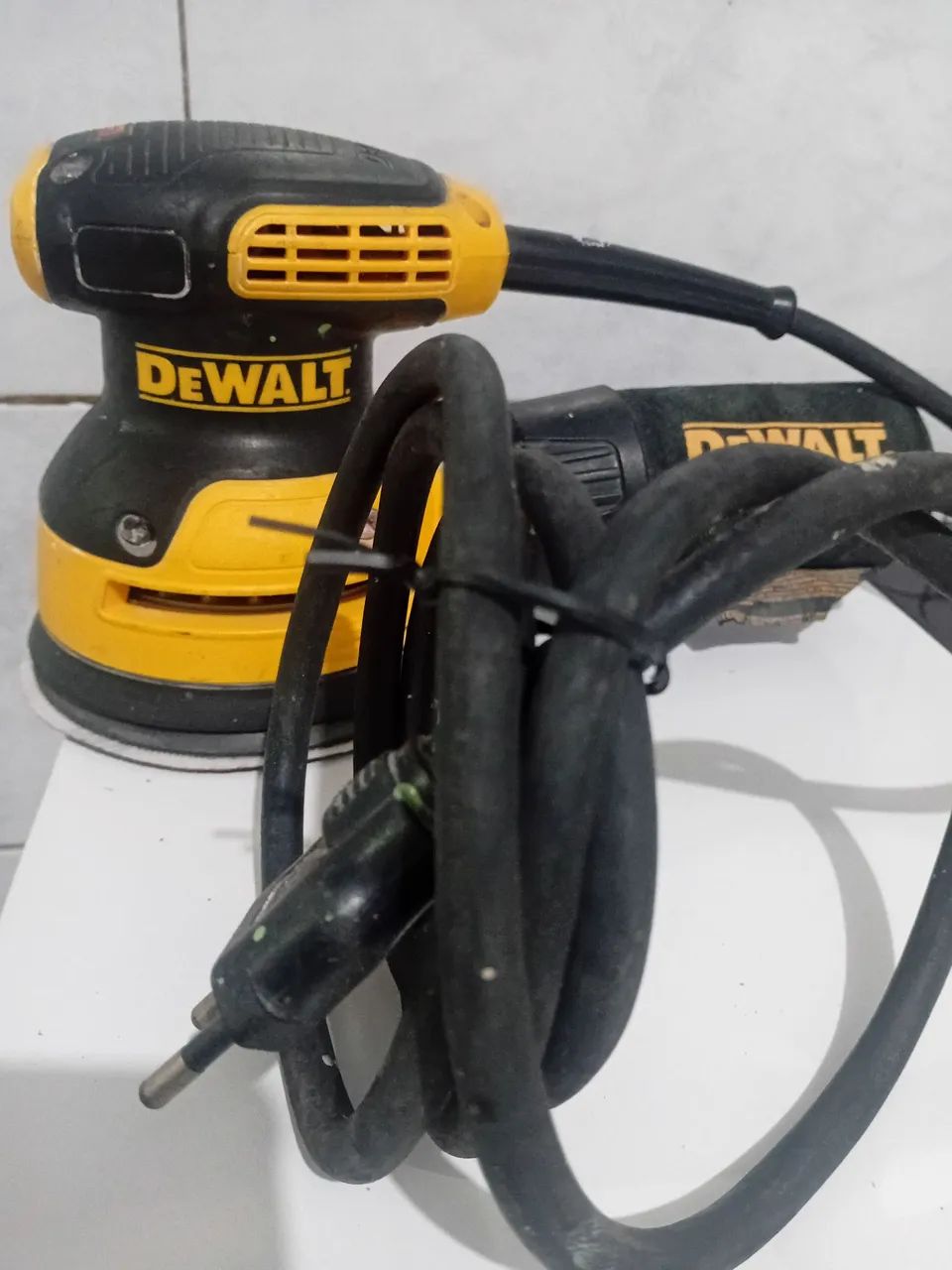 Lixadeira hotorbital Dewalt  - Foto 3