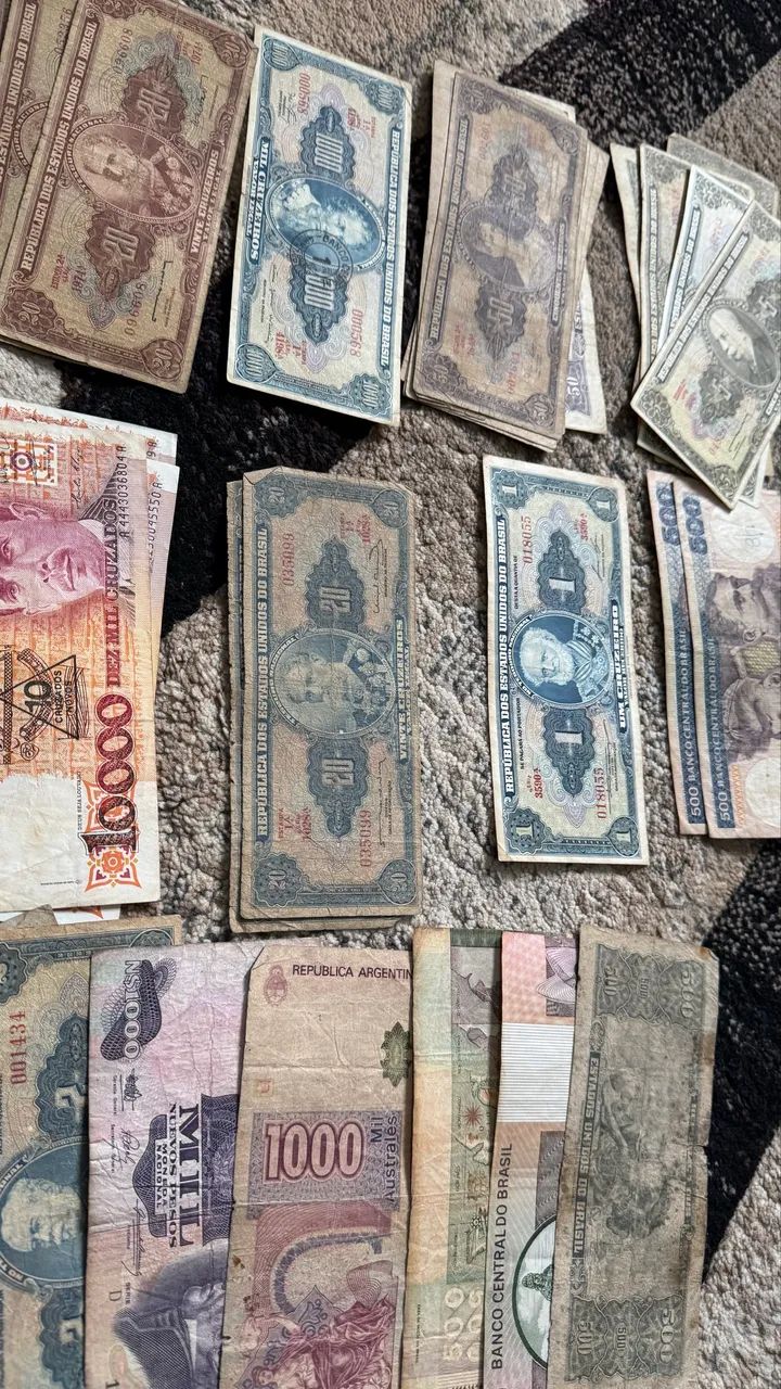 Notas de dinheiro antigas