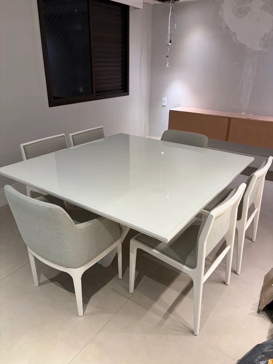 Mesa quadra com 06 cadeiras