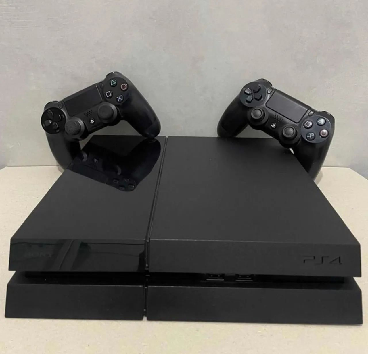 PlayStation 4 + 2 Controles 