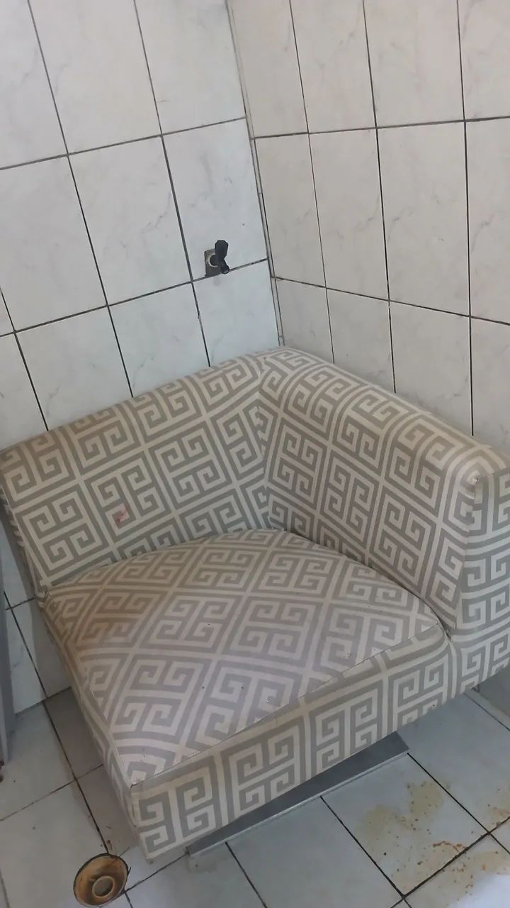 Poltrona giratória de canto.