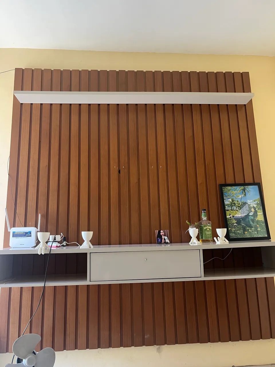 Vende se rack com painel ripado 