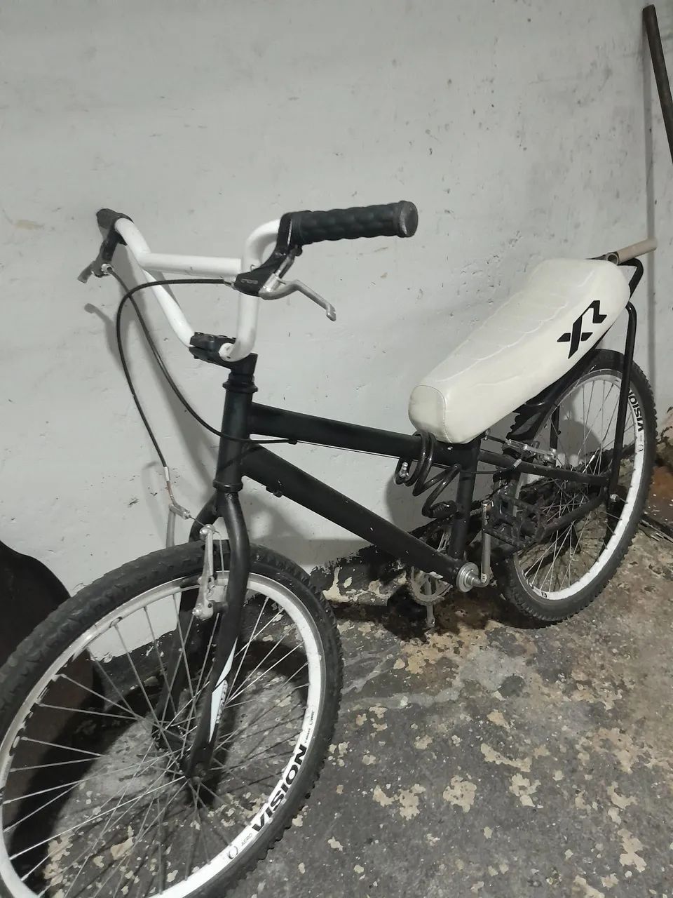 Bicicleta montadinha aro 24 semi nova 