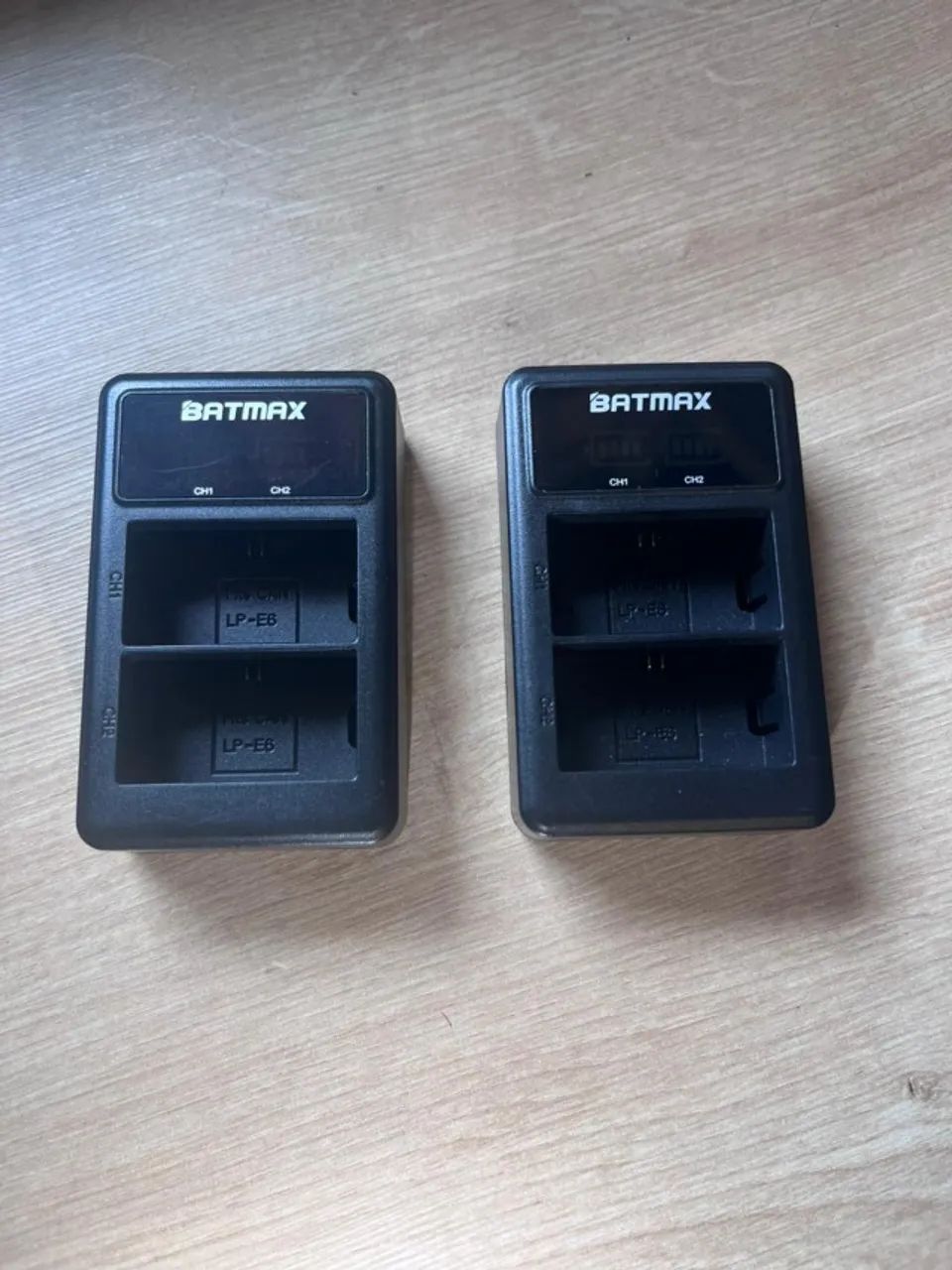 Carregador Duplo USB Batmax com LCD para Baterias Canon LP-E6 - Foto 2