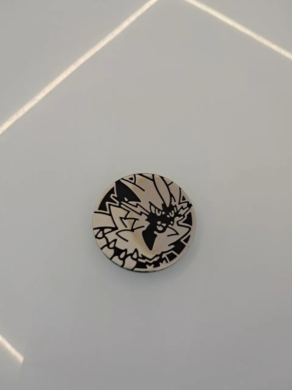 Lote Moedas Oficiais Pokémon TCG - Lunala e Toxtricity (Colecionável) - Foto 2