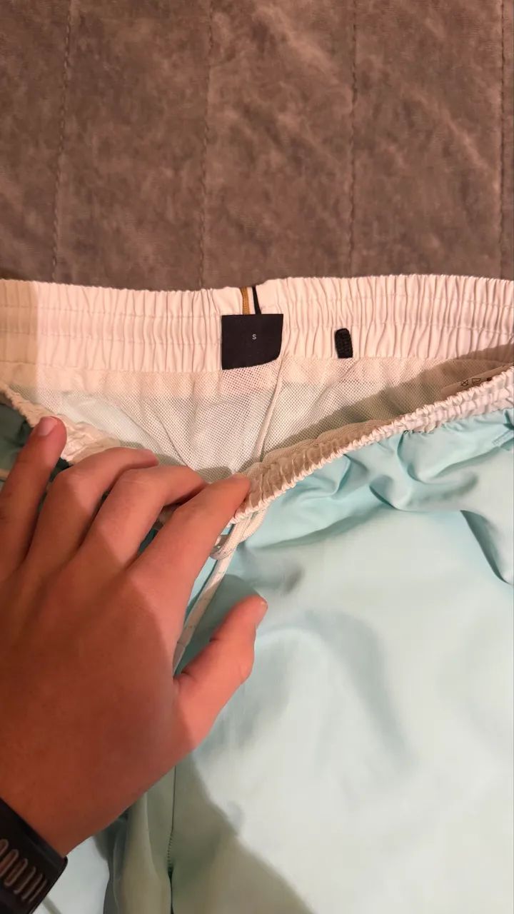 SHORT ORIGINAL DA HUGO BOSS AZUL TURQUESA TAMANHO P - Foto 2