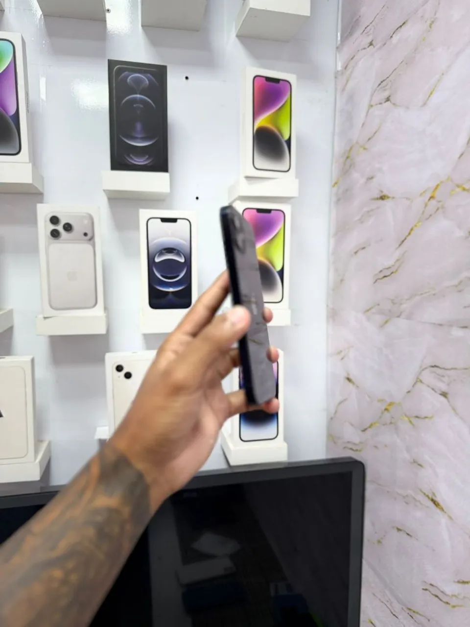 IPHONE 12 256GB<br>R$ 1.799,00 PRETO - Foto 3