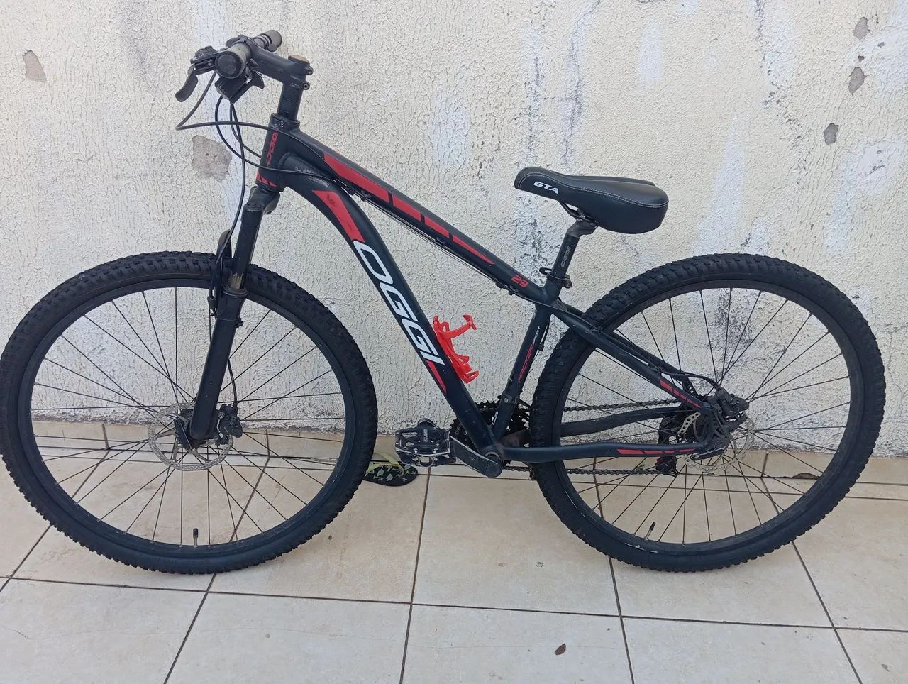 Bicicleta Oggi aro 29 + bomba de ar 