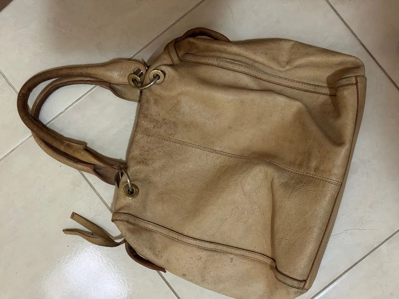 Bolsa Arezzo de couro belíssima  - Foto 5