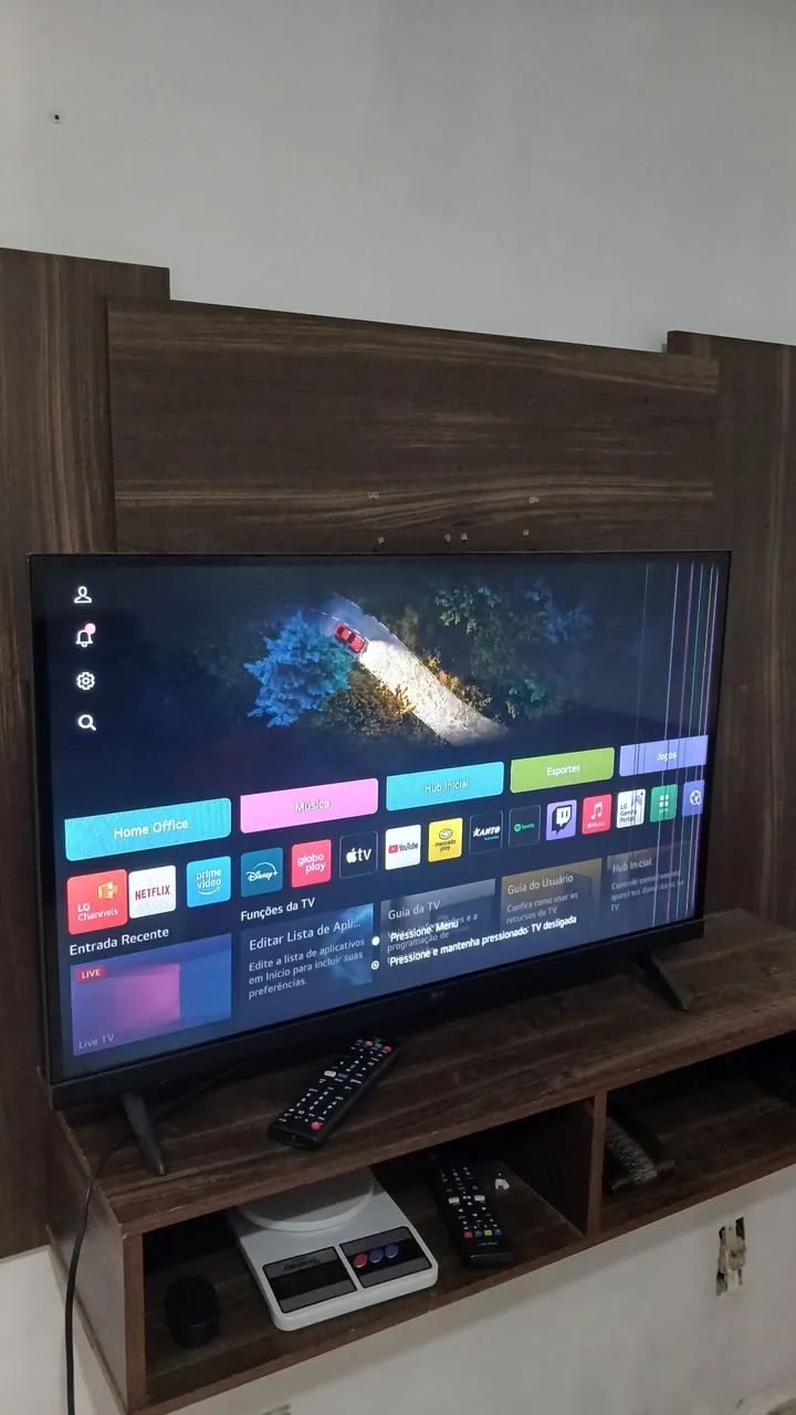 Tv e soundbar com grave - Foto 2