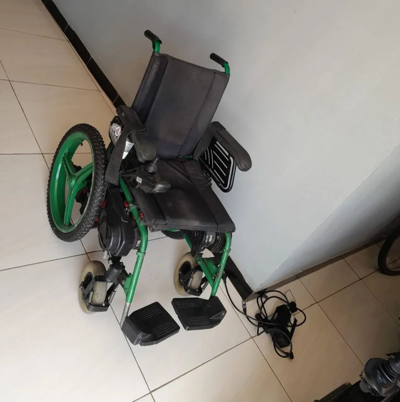 Cadeira de rodas motorizada  - Foto 2