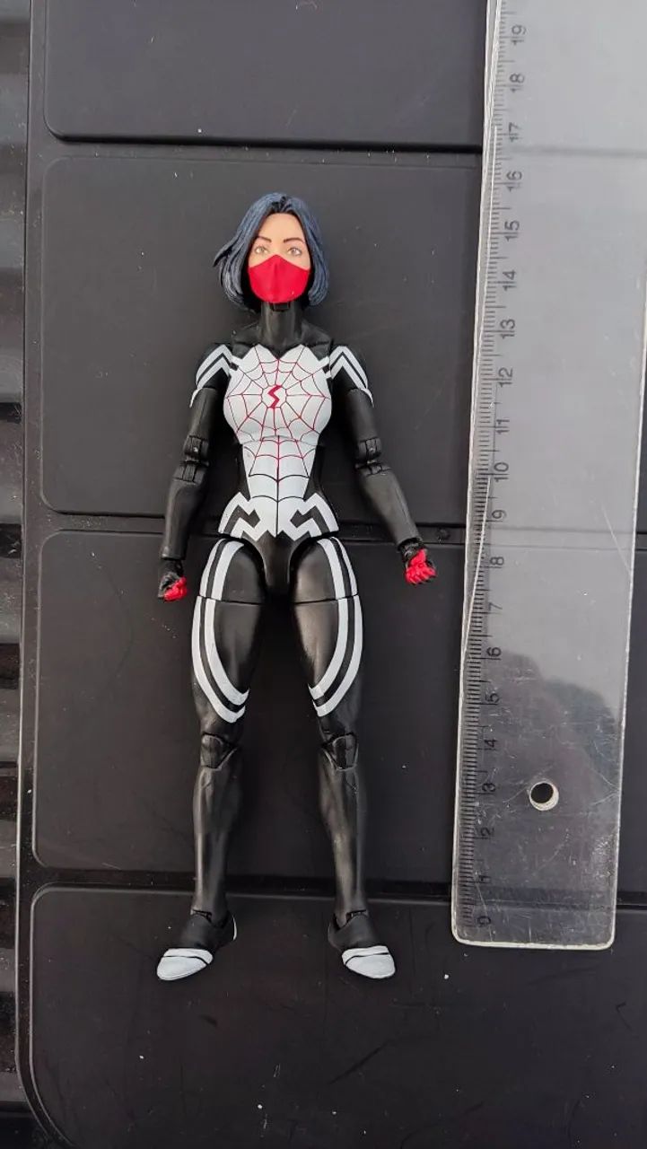 Seda Silk Marvel Legends Boneco Figura Original Hasbro Usado - Foto 3