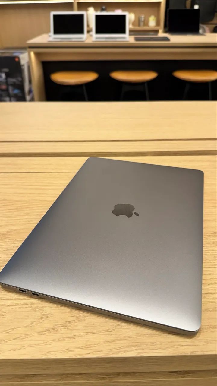SEMINOVO - MacBook Pro 2017 13? Touch Bar Cinza 512GB 8GB de RAM  - Foto 4