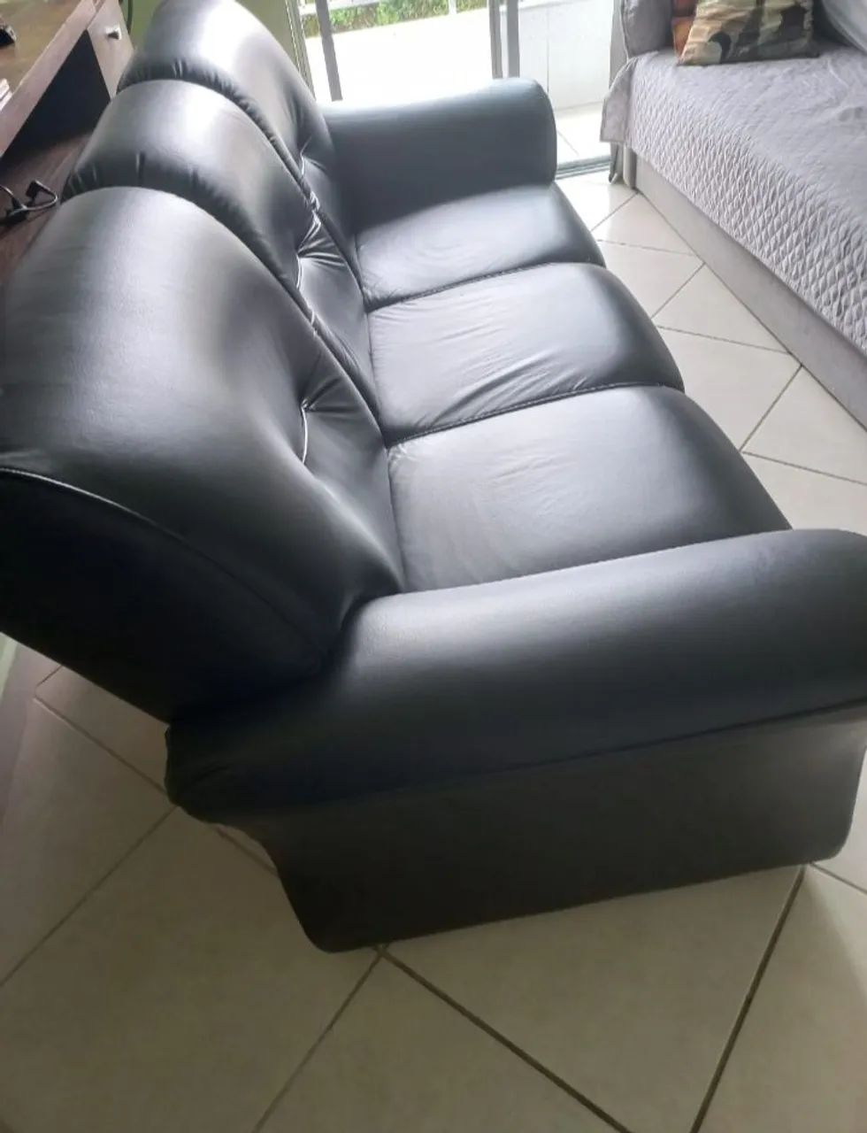 Sofá de couro preto  - Foto 4