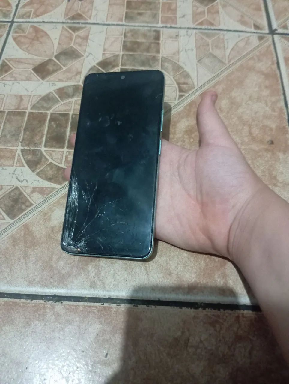Telefone super bom somente com a tela quebrada 