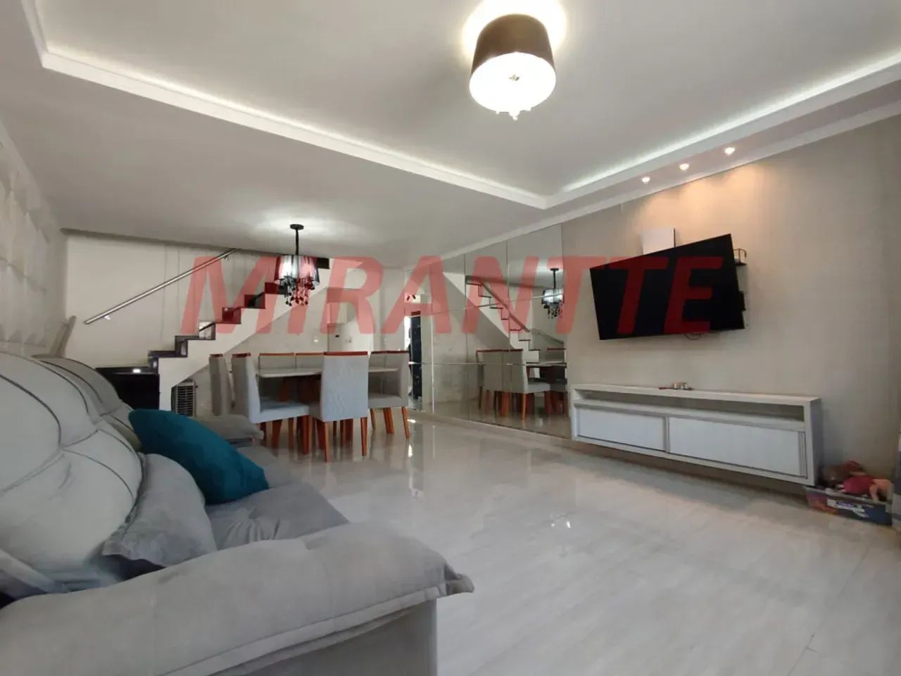 Sobrado 179m², 3 dormitórios sendo 1 suíte e 4 vagas. - Foto 2
