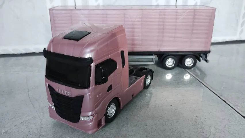  Caminhão Iveco rosa  - Foto 3