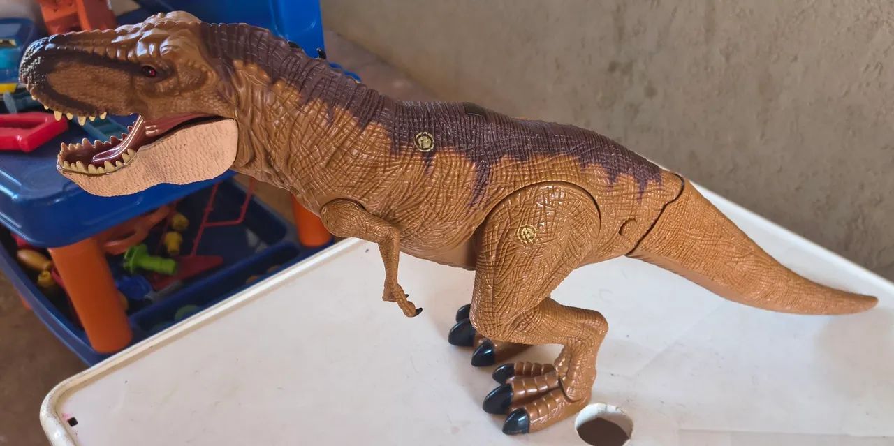 Dinossauro com controle - Foto 5
