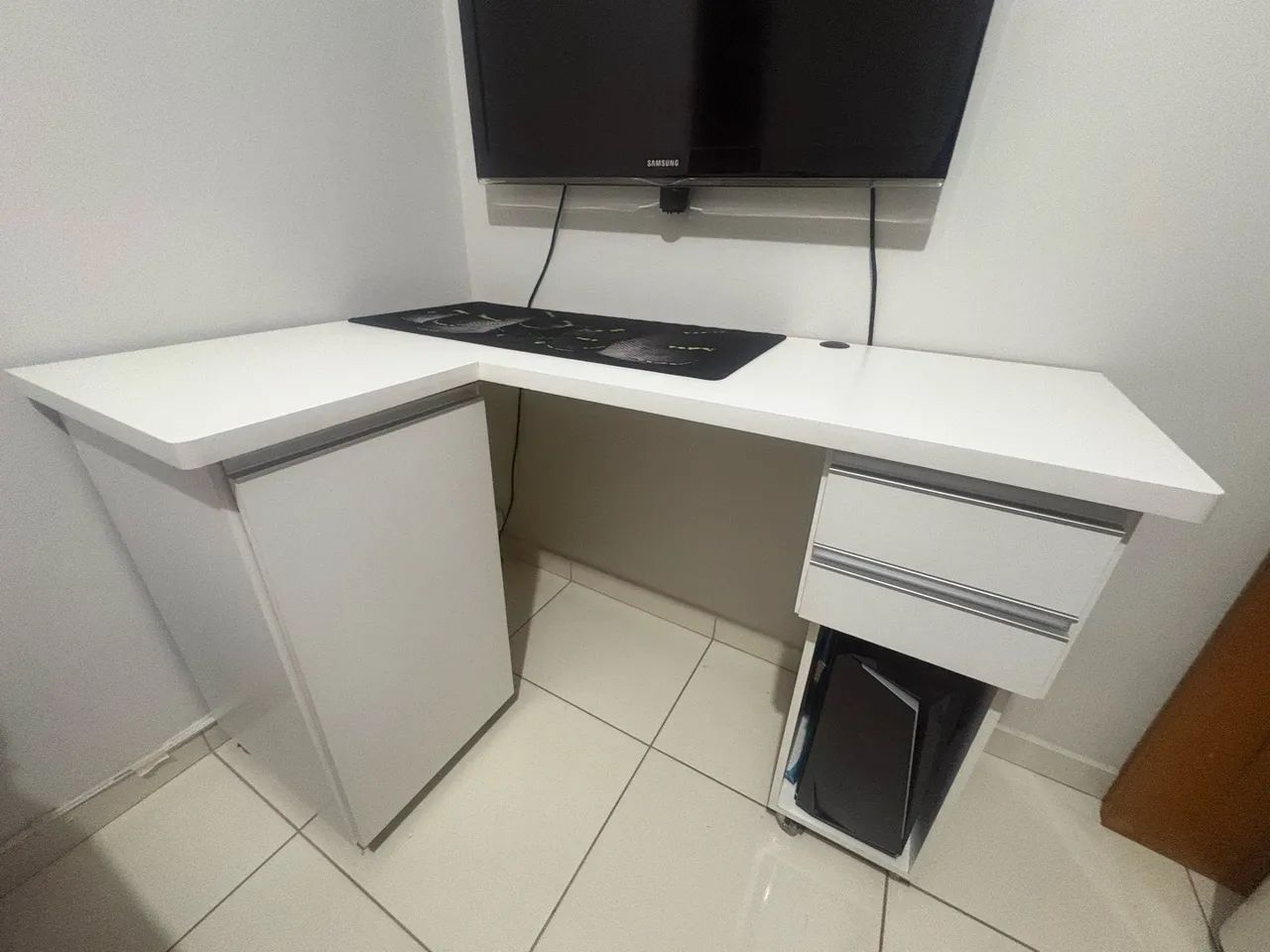 Escrivaninha Mesa de computador Sapateira Multiuso com Portas Quarto ou Escritório .  - Foto 2