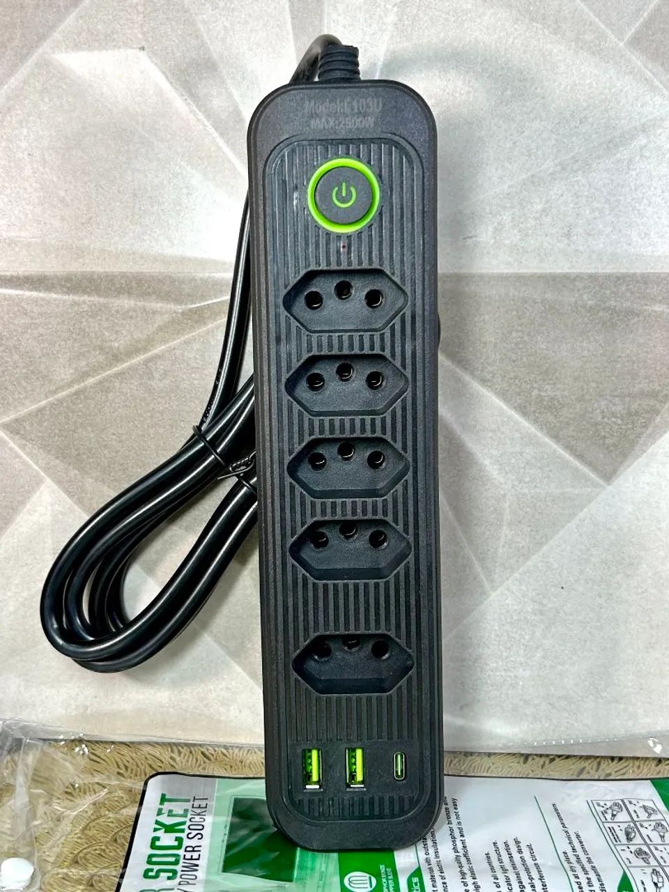 Extensão Régua Bivolt 5 Tomadas com USB - Foto 3