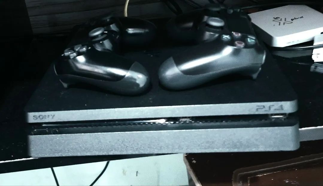 PlayStation 4 slim - Foto 3