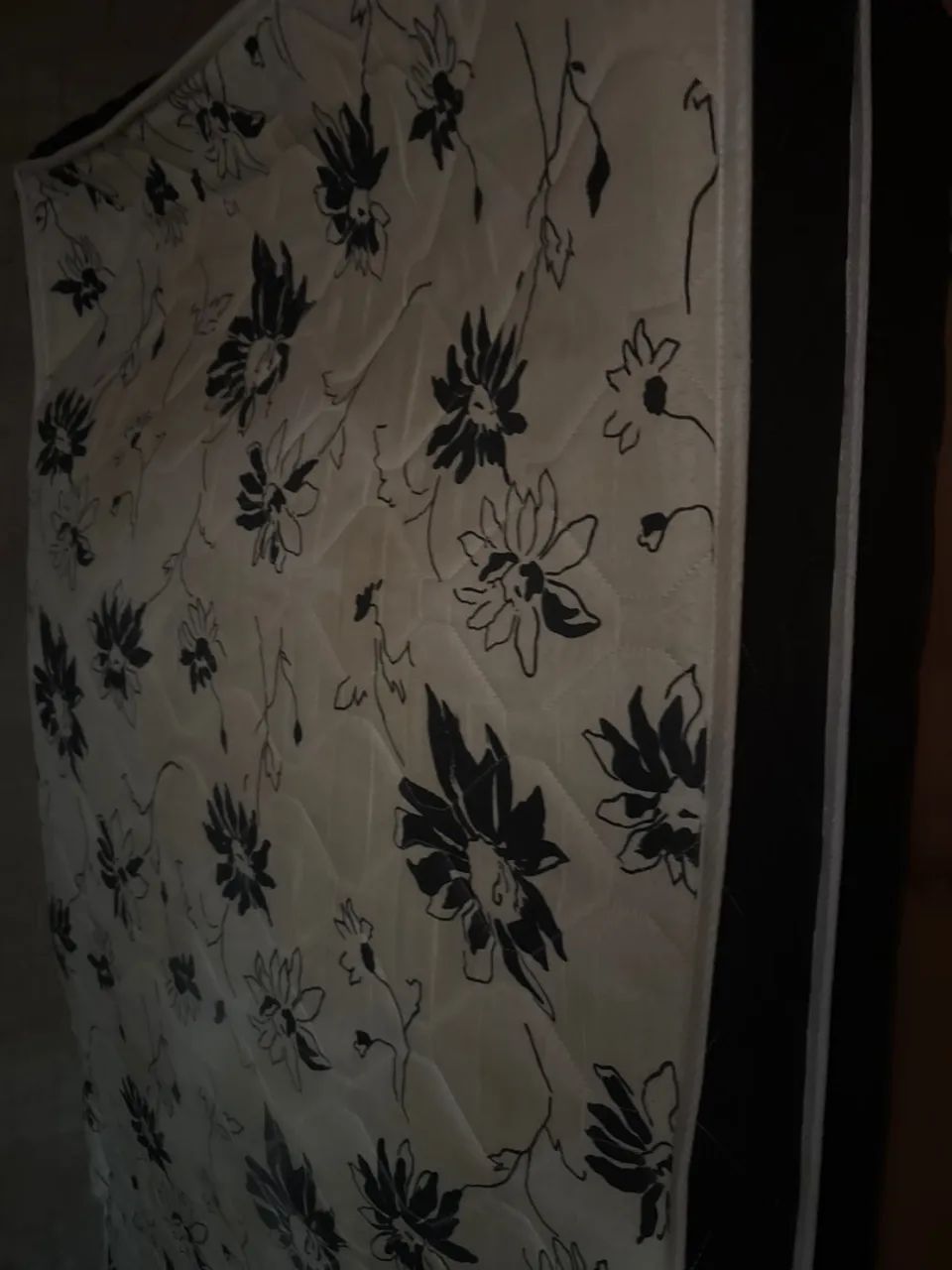 Vendo Cama box solteiro
