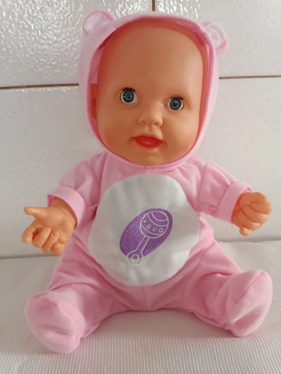Boneca Importada 27 cm sentada 