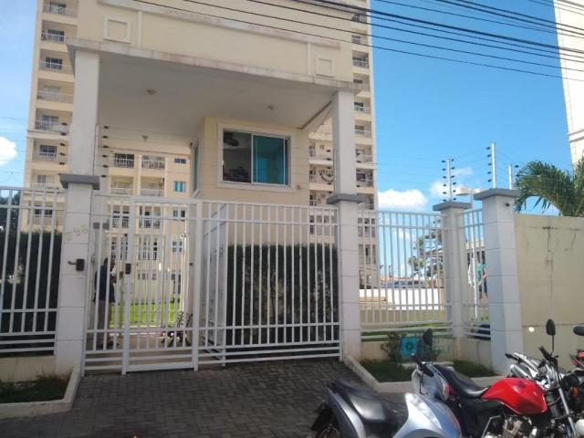 Apartamento com 3 dormitórios à venda, 66 m² por R$ 267.000