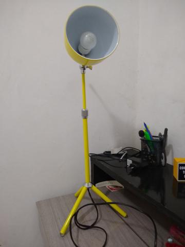 Luminária amarela de mesa - Foto 4