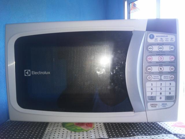 Vendo esse microondas novo todo bom um mês de comprado só usei uma vês