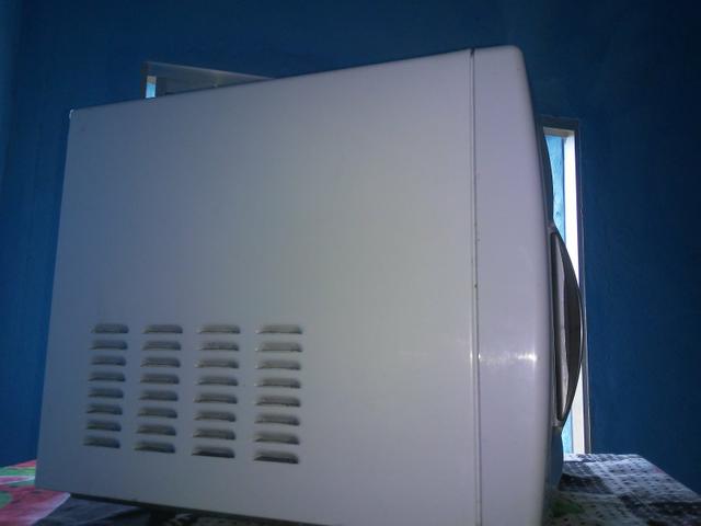 Vendo esse microondas novo todo bom um mês de comprado só usei uma vês - Foto 2