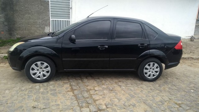 FIESTA SEDAN COMPLETO